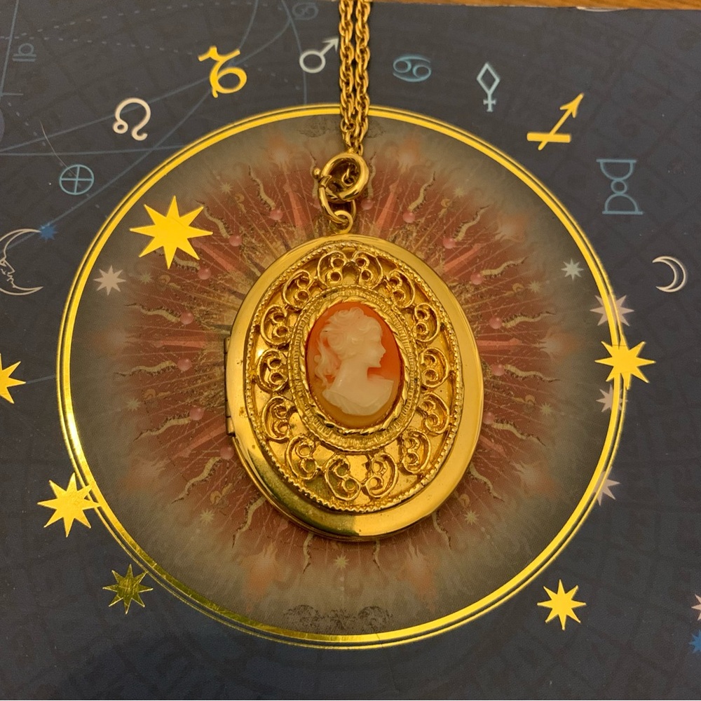 Cameo Locket pendant